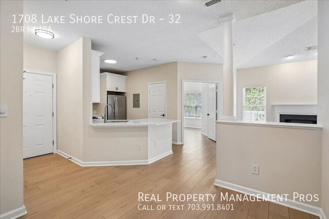 Building Photo - 1708 Lake Shore Crest Dr