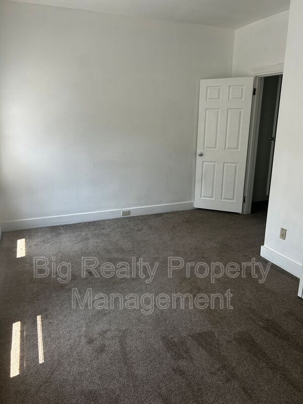 Building Photo - 441 Walnut St
