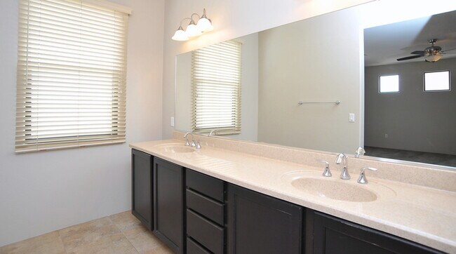 Building Photo - 381 E Calderwood Rd