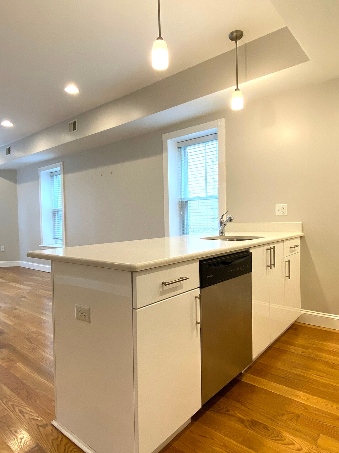 Building Photo - 58 Kent St