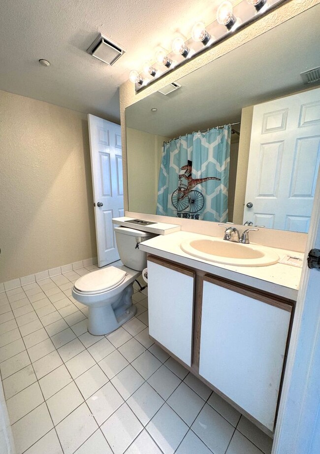 Building Photo - 2 Bedroom 2 Bathroom in the Salt Ponds Condominium