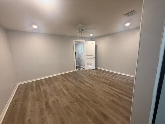 Building Photo - 911 NW 62 Ave