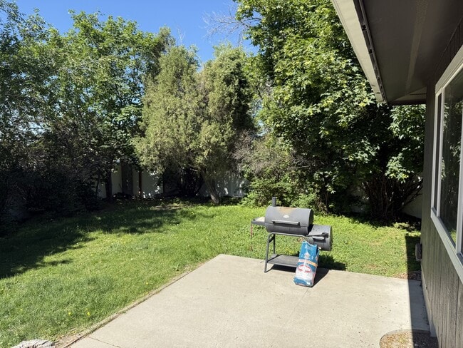 Building Photo - 3418 Flagstone Dr