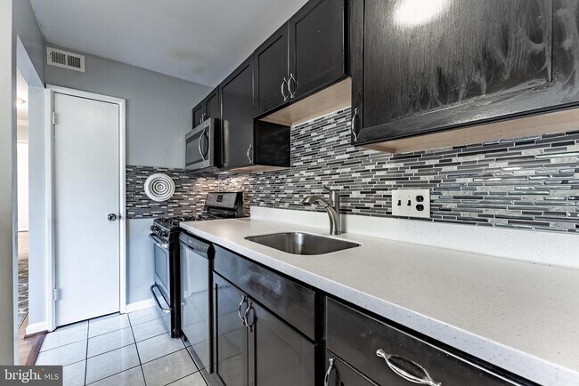 Building Photo - 2908 Kings Chapel Rd