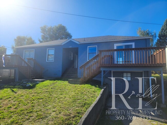 Building Photo - Fantastic Manette; Seattle Peek-a-boo