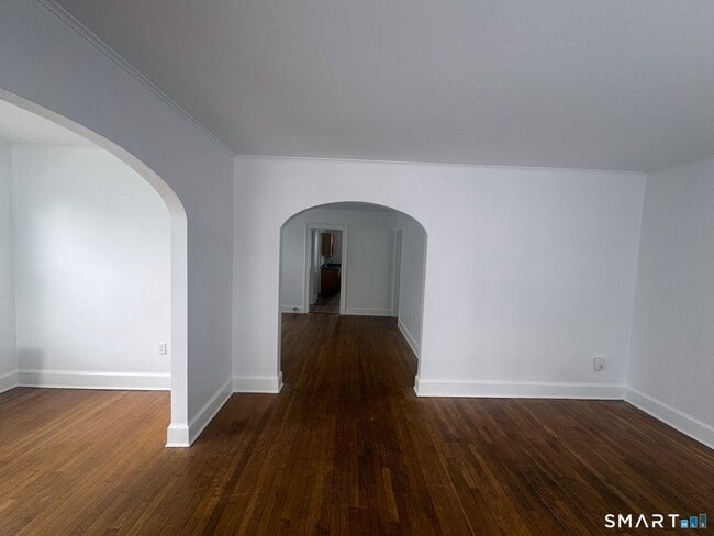 Building Photo - 75 Elihu St