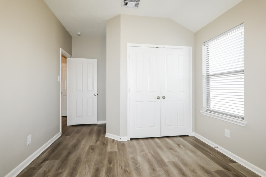 Building Photo - 16438 Williamstown Dr