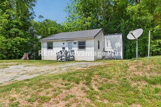 Building Photo - Charming 2 bedroom home walking distance to Downtown & Longwood Univeristy