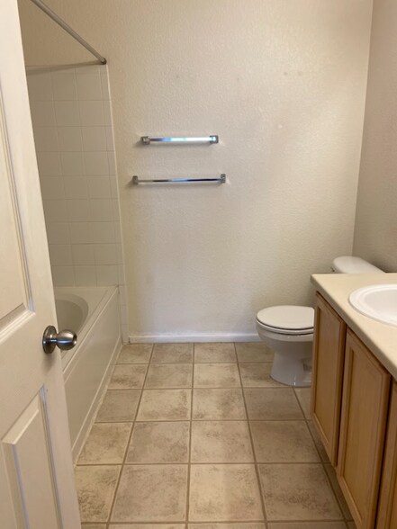 Building Photo - 5255 Memphis St