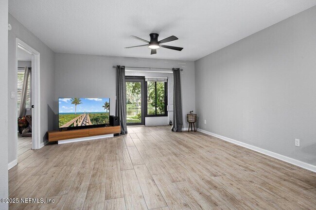 Building Photo - 5 Arbor Club Dr