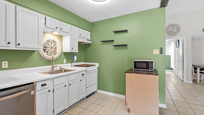 Building Photo - 68 Westwood Dr W