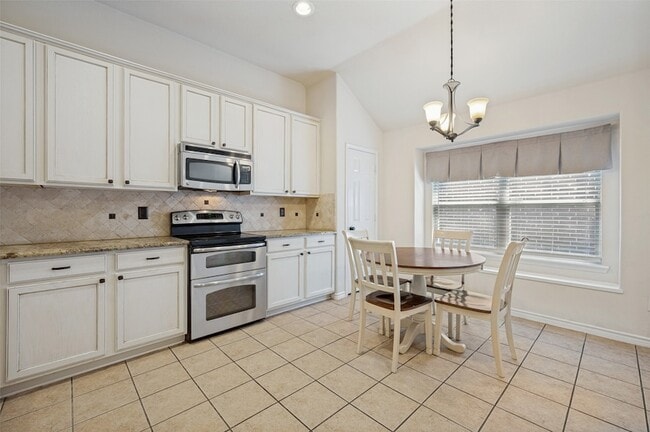 Building Photo - 1615 Bur Oak Dr