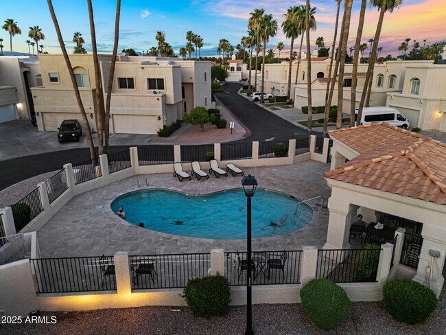 Building Photo - 1414 W Coral Reef Dr