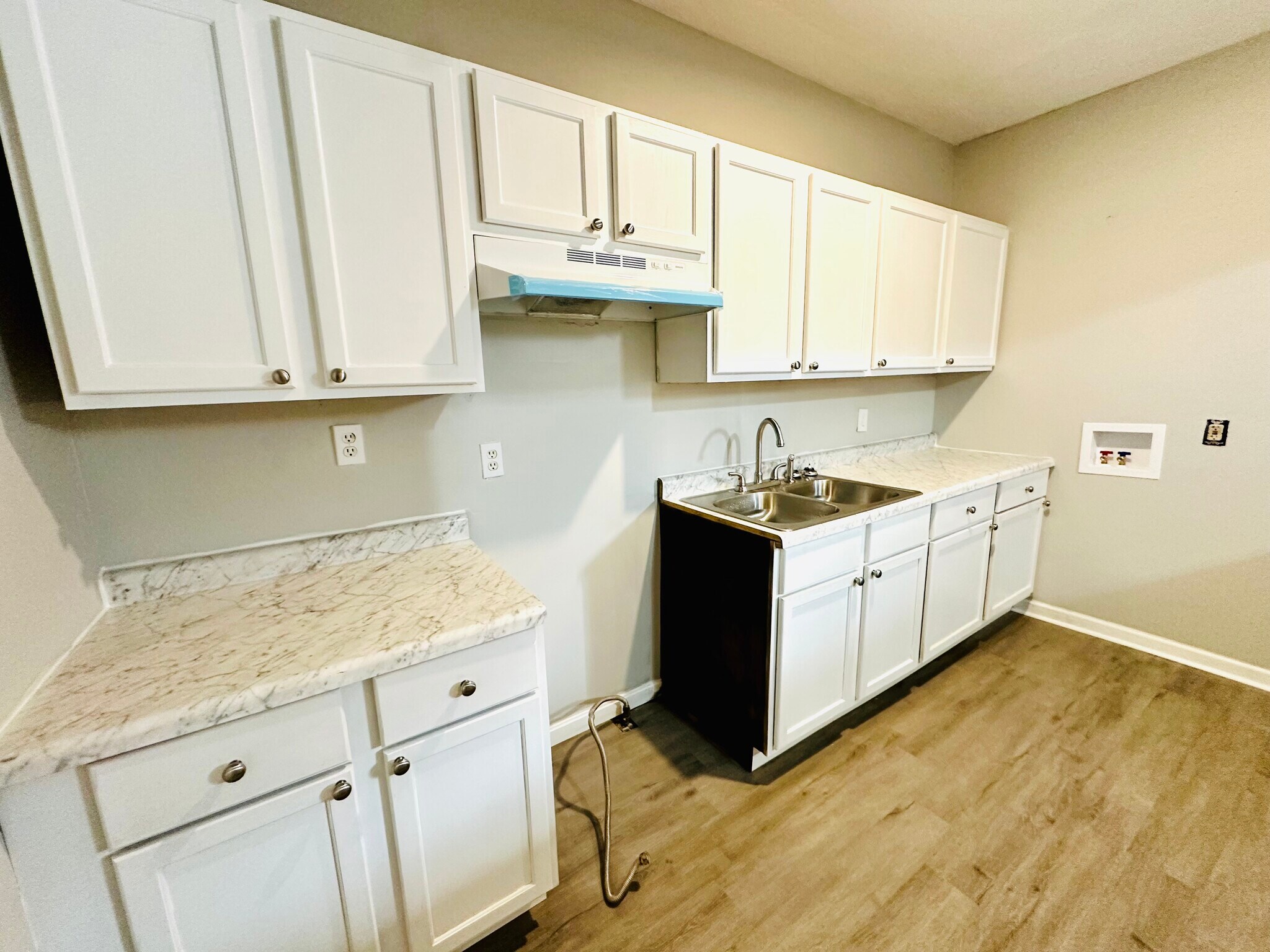 Building Photo - 2823 Garfield Ave