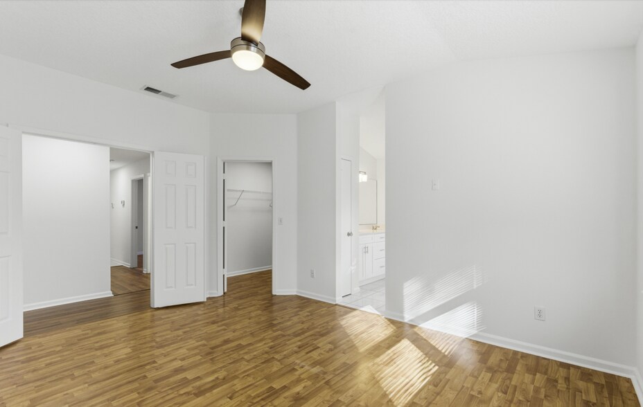 Building Photo - 8510 Majestic Oaks Dr S