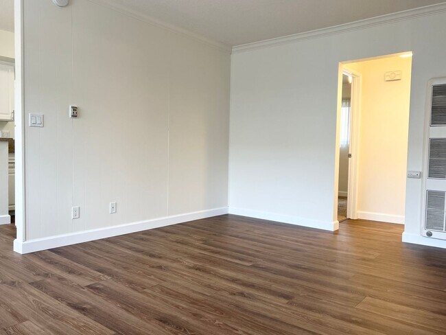 Building Photo - 1 Bed 1 Bath Pacific Beach Apartments