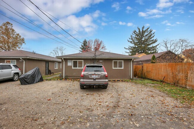 Building Photo - 2460-2462 Hiawatha St