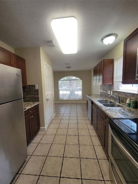 Building Photo - 6207 Pleasant Stream Dr