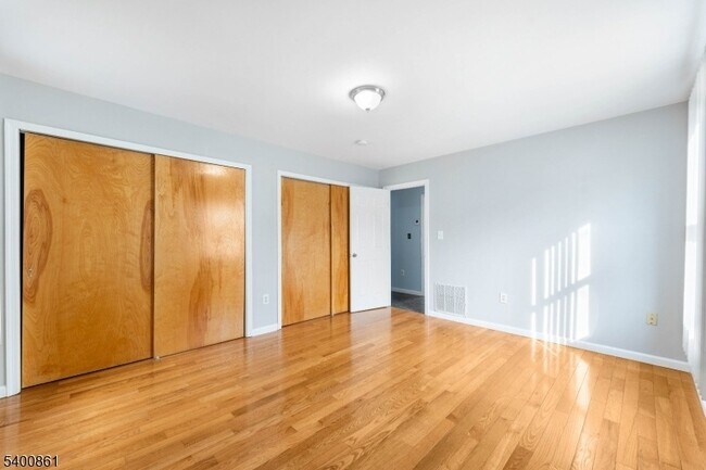 Building Photo - 466 Lidgerwood Ave