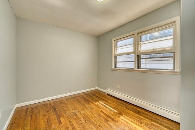 Building Photo - 125 Garfield Ave