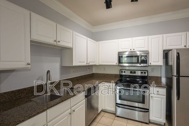 Building Photo - 1850 Cotillion Dr