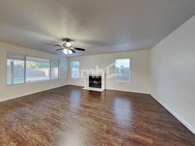 Building Photo - 518 W San Remo St