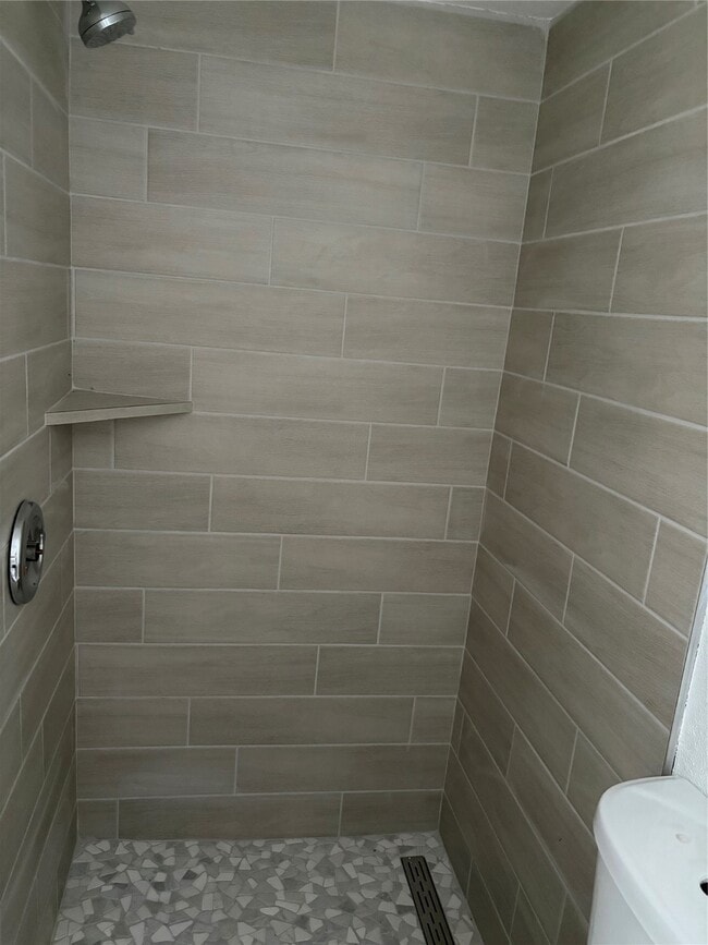 Building Photo - 919 Brooks Ave