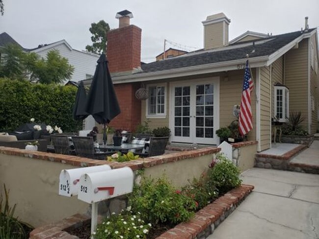 Primary Photo - 512 Poinsettia Ave