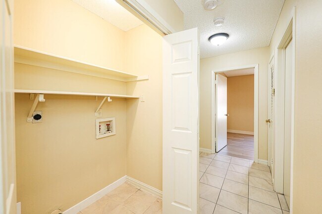 Building Photo - 2408 Milford Ct