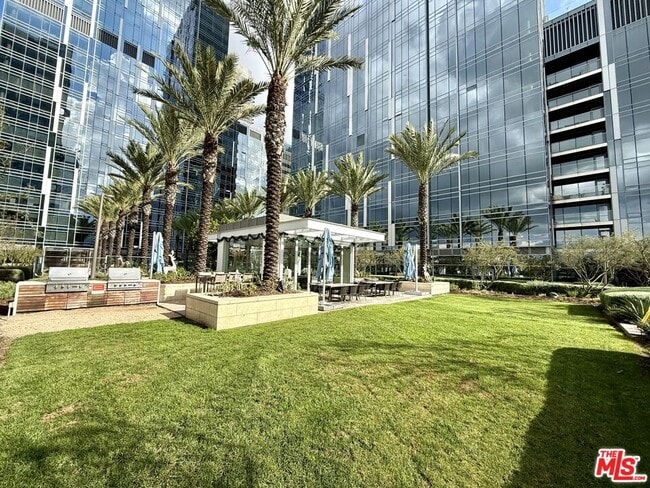 Building Photo - 877 Francisco St