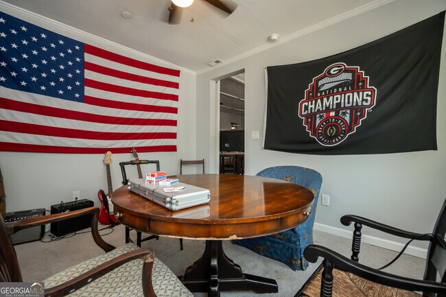 Building Photo - 120 Hillside St