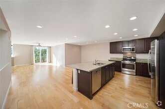Building Photo - 87 Waldorf