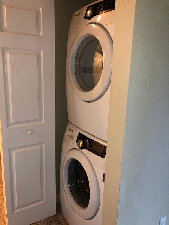 Building Photo - 2 bed 2 bath condo in a Central East Boulder location. Perfecting for Commuting!