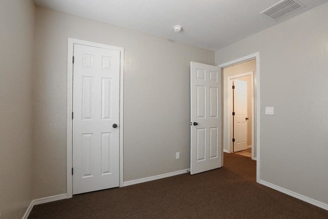 Building Photo - 512 Center Way