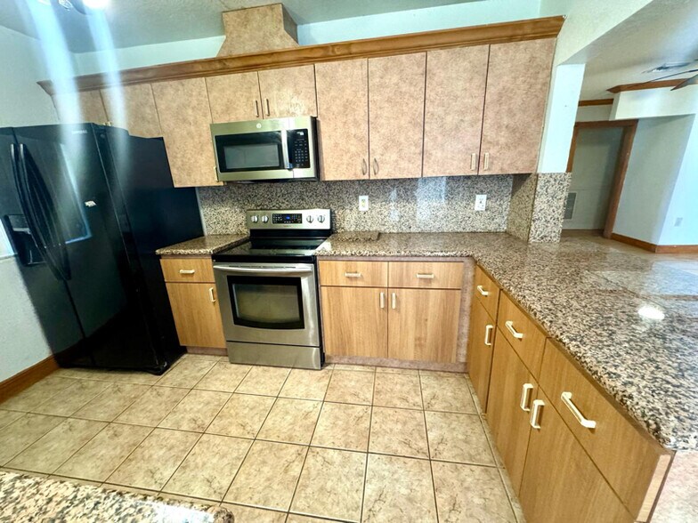 Building Photo - 1285 NE 143rd St