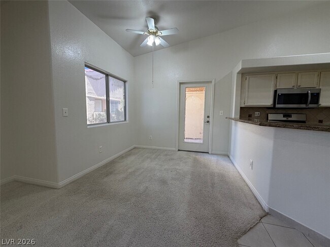 Building Photo - 900 Heavenly Hill Ct