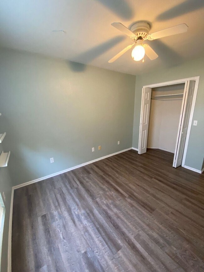 Building Photo - Beautiful 3 bedroom 2 bathroom home now available!!