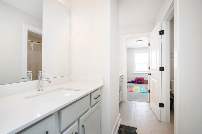 Building Photo - 170 Portico Pl