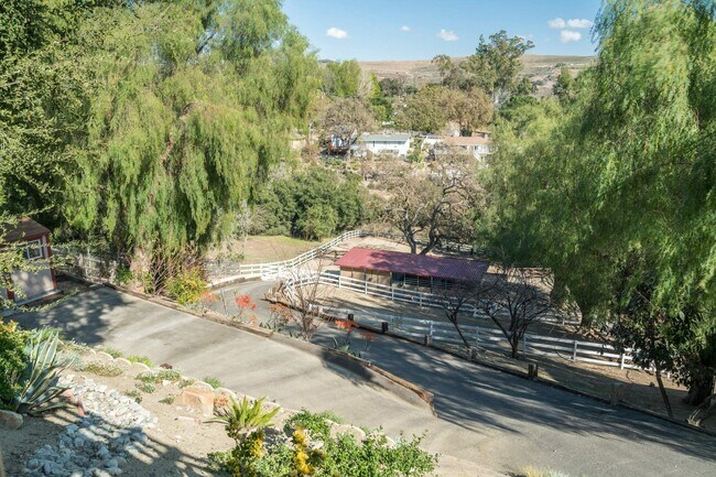 Building Photo - 5734 Fairview Pl