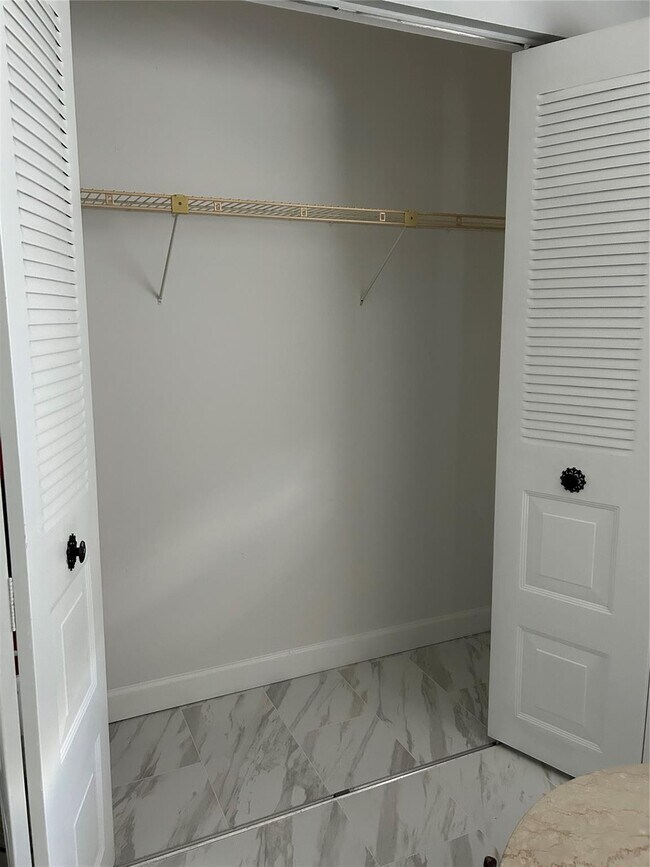 Building Photo - 31 Abbey Ln