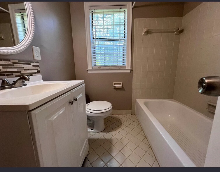 Bathroom - 258 Lombardy Pl