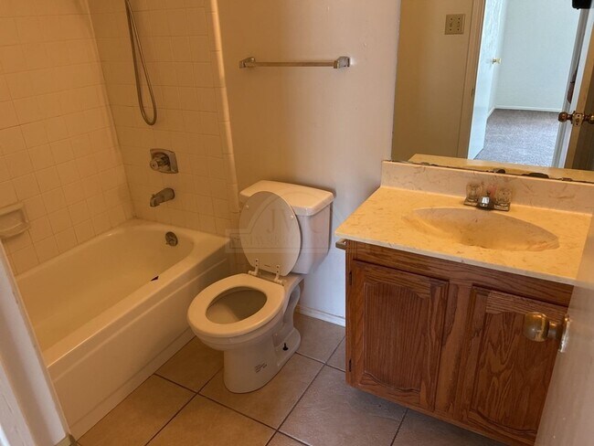 Building Photo - 2209 Fieldstone Dr