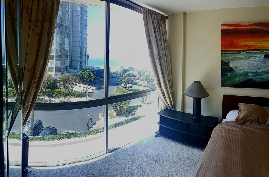 Building Photo - 1710 Avenida del Mundo