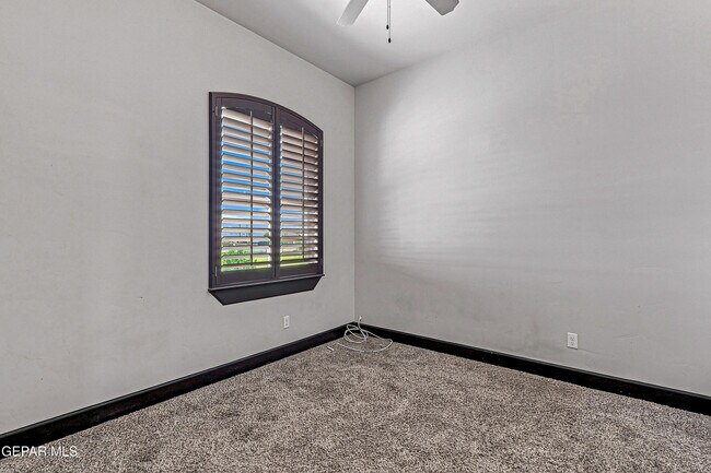 Building Photo - 12744 Midland Ct