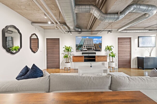 Building Photo - Fully Furnished Designer Loft with Parking & Monument Views!