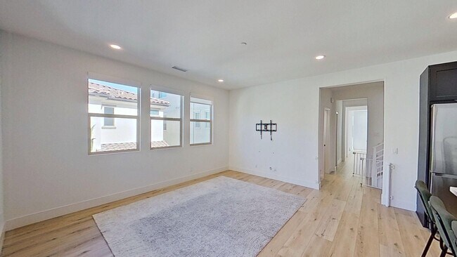 Building Photo - 574 S Motif St
