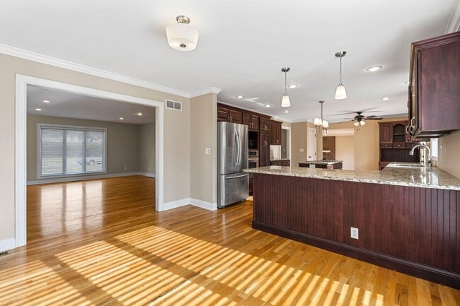 Building Photo - 1116 Shagbark Ln