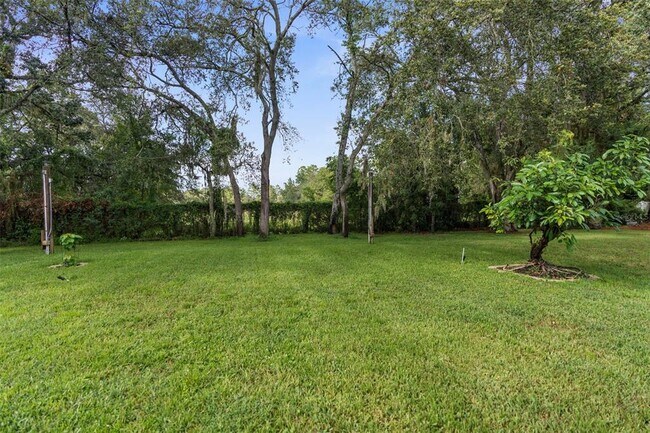 Building Photo - 14373 Wake Robin Dr