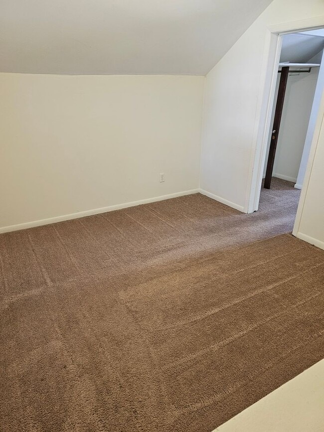 Building Photo - Two Bedroom One Bath House in Portage