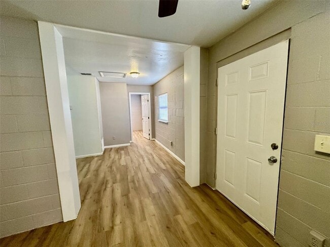 Building Photo - 637 NE Waldo Rd